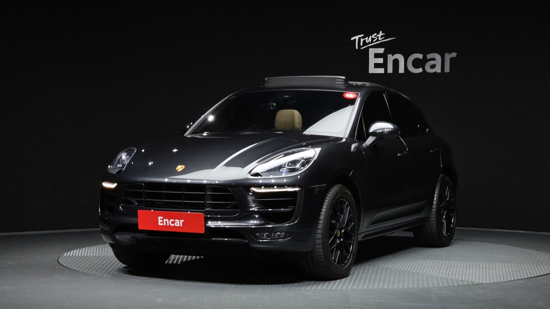 PORSCHE MACAN - View 1