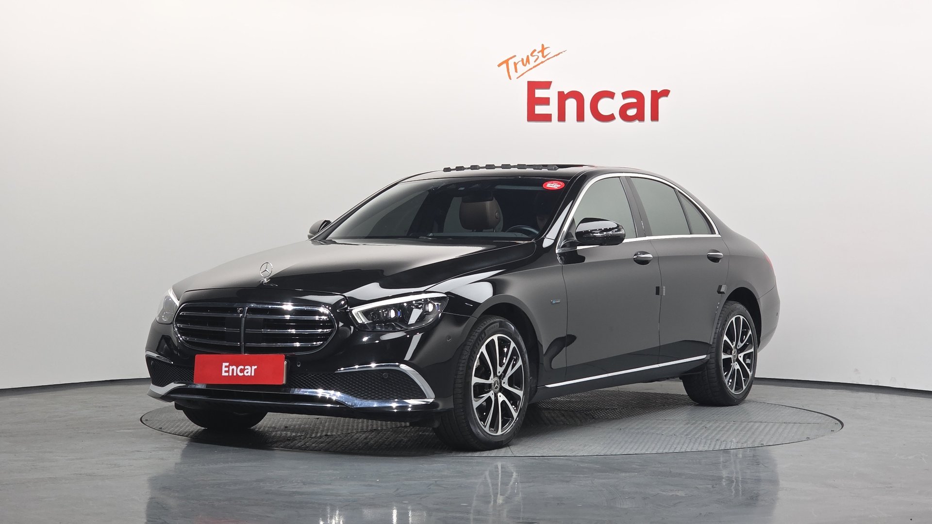 MERCEDES-BENZ E-CLASS - View 1