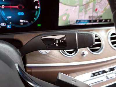 MERCEDES-BENZ E-CLASS - 9