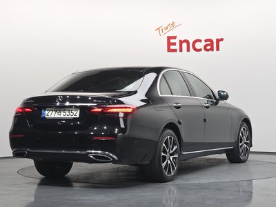 MERCEDES-BENZ E-CLASS - 4