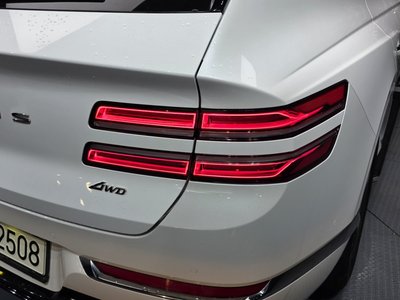GENESIS GV80 - 10