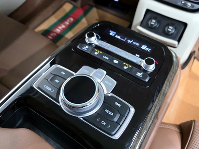 2020 Genesis G90 — миниатюра 19