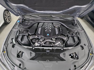BMW 8 SERIES - 6