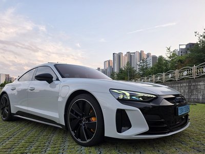 صورة 7 لـ 2022 AUDI E-TRON GT