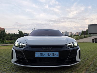 صورة 2 لـ 2022 AUDI E-TRON GT