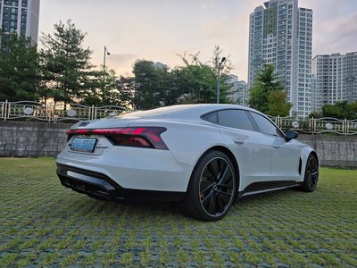 2022 AUDI E-TRON GT — миниатюра 13