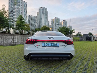 2022 AUDI E-TRON GT — миниатюра 11