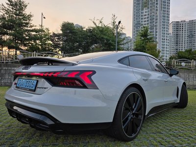 صورة 4 لـ 2022 AUDI E-TRON GT