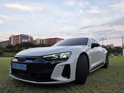 صورة 1 لـ 2022 AUDI E-TRON GT