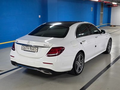 MERCEDES-BENZ E-CLASS - 2