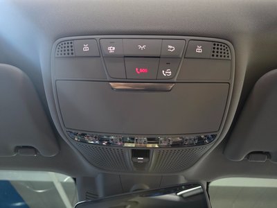 MERCEDES-BENZ E-CLASS - 8