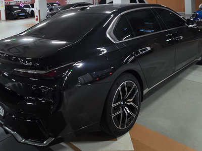 2025 BMW 7 SERIES photo 6