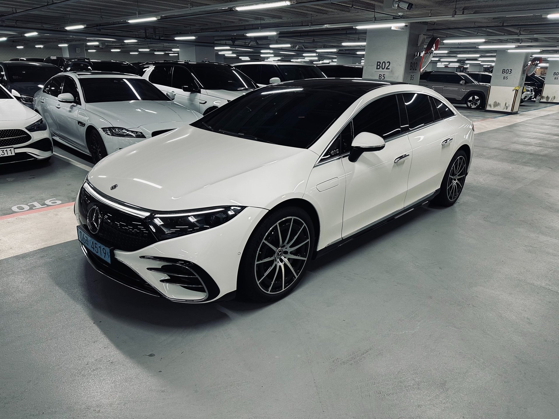 MERCEDES-BENZ EQS - View 1