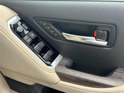 صورة مصغرة 30 لـ 2024 Toyota LAND CRUISER 300