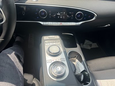صورة 8 لـ 2022 Genesis GV70