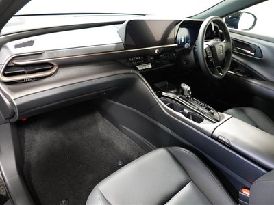 2025 Toyota CROWN SPORT photo 9