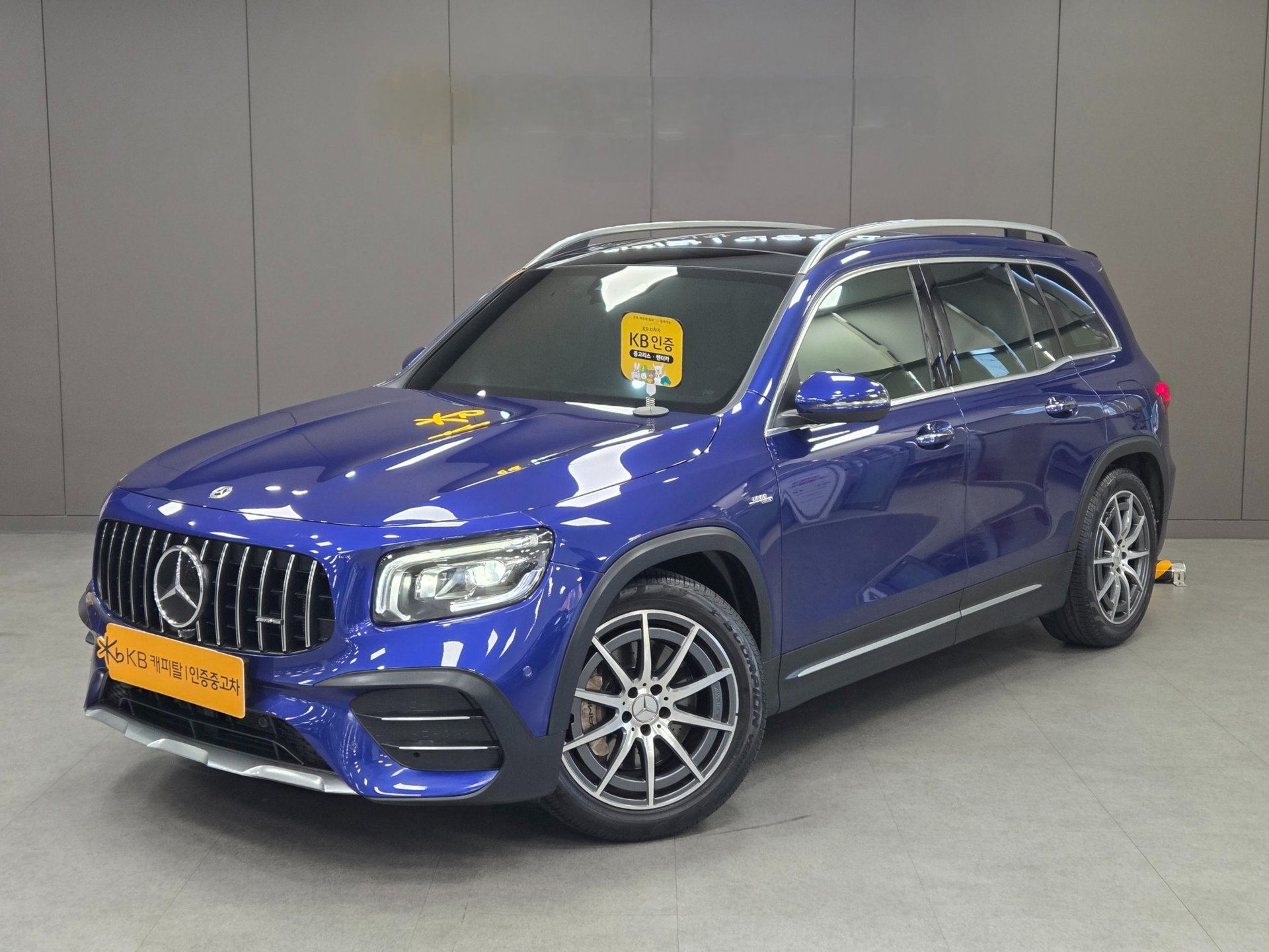 MERCEDES-BENZ GLB - View 1