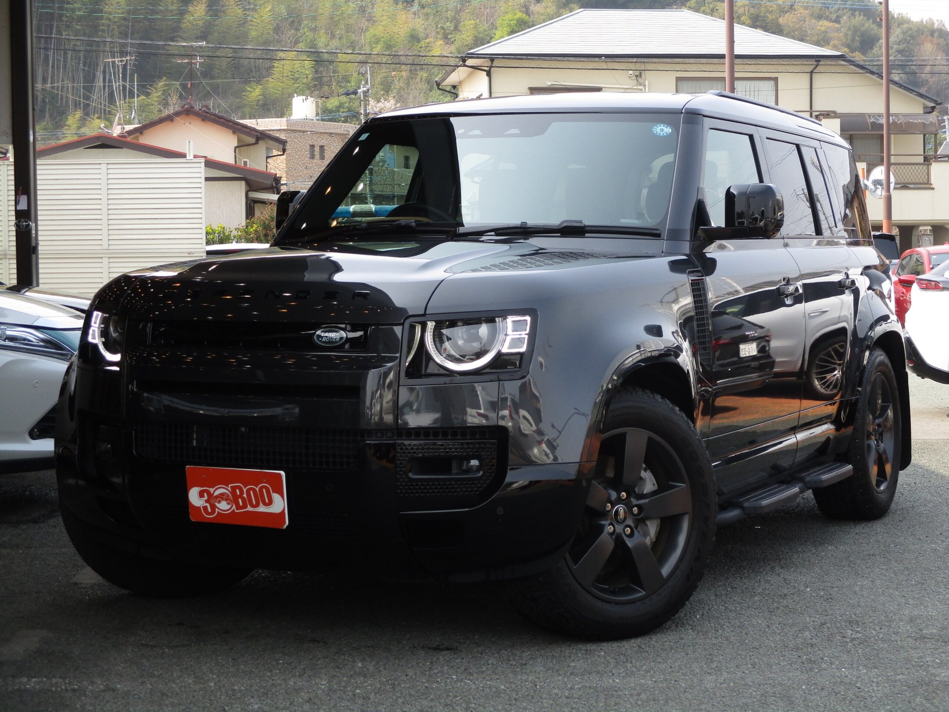 LAND ROVER DEFENDER - View 1