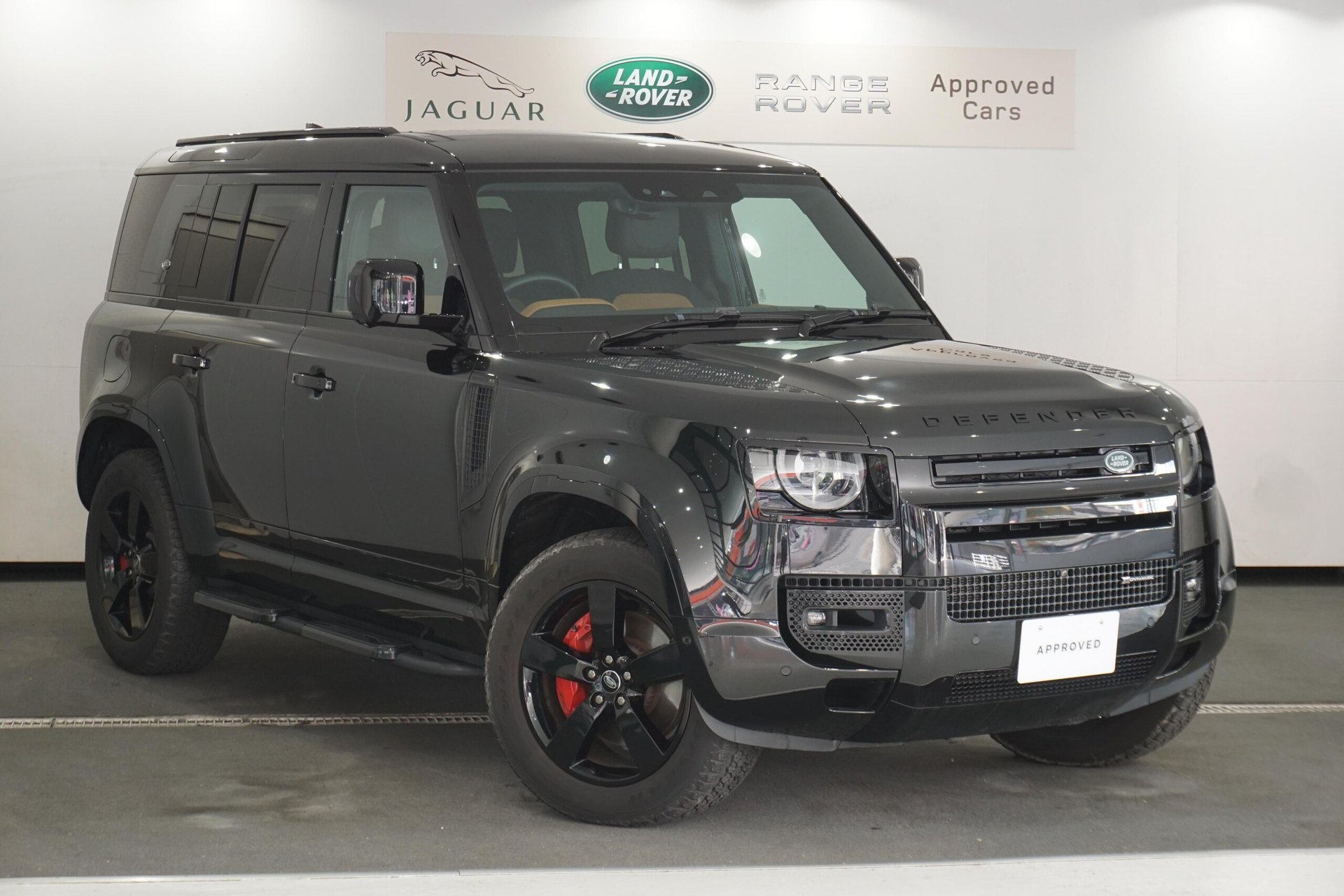 LAND ROVER DEFENDER - View 1