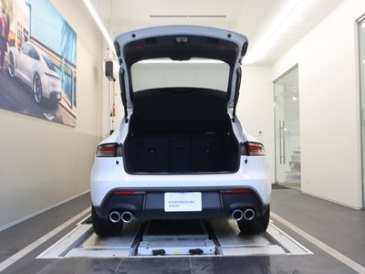 صورة 9 لـ 2023 Porsche MACAN