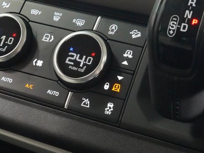 LAND ROVER DEFENDER - 4