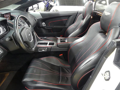 ASTON MARTIN DB9 - 4