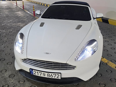 ASTON MARTIN DB9 - 1
