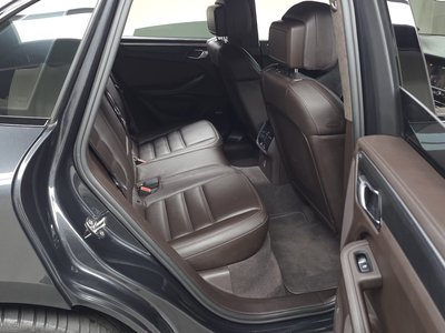 2020 Porsche MACAN thumbnail 17