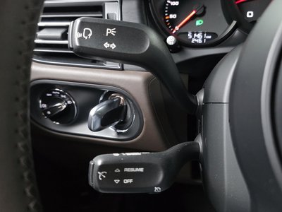 2020 Porsche MACAN thumbnail 27