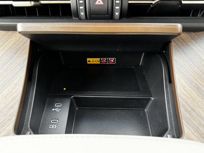 2025 Lexus LM — миниатюра 31