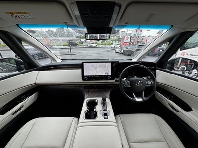 صورة 7 لـ 2025 Lexus LM