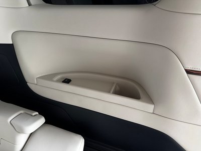 2025 Lexus LM — миниатюра 63