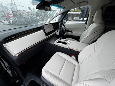2025 Lexus LM — миниатюра 37