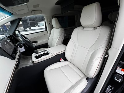2025 Lexus LM — миниатюра 38