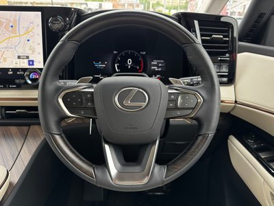 صورة 8 لـ 2025 Lexus LM
