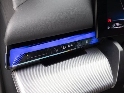 2025 BMW 5 SERIES 缩略图 13