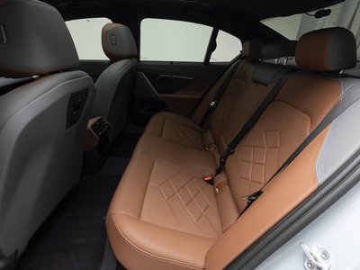 2025 BMW 5 SERIES 缩略图 11