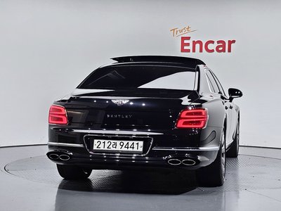 2022 Bentley FLYING SPUR photo 4