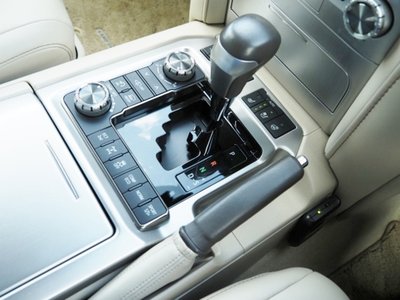2020 Toyota LAND CRUISER 200 — миниатюра 54