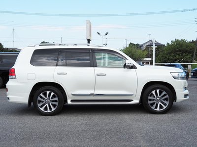 صورة 9 لـ 2020 Toyota LAND CRUISER 200