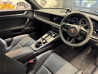 2025 Porsche 911 — миниатюра 18