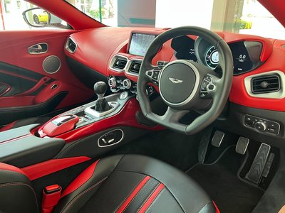 ASTON MARTIN VANTAGE - 9