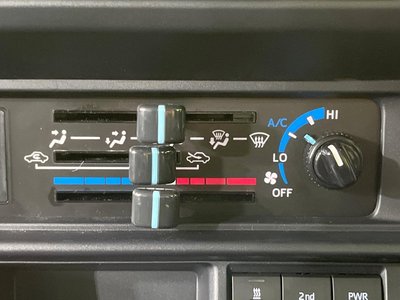 2025 Toyota LAND CRUISER 70 缩略图 32