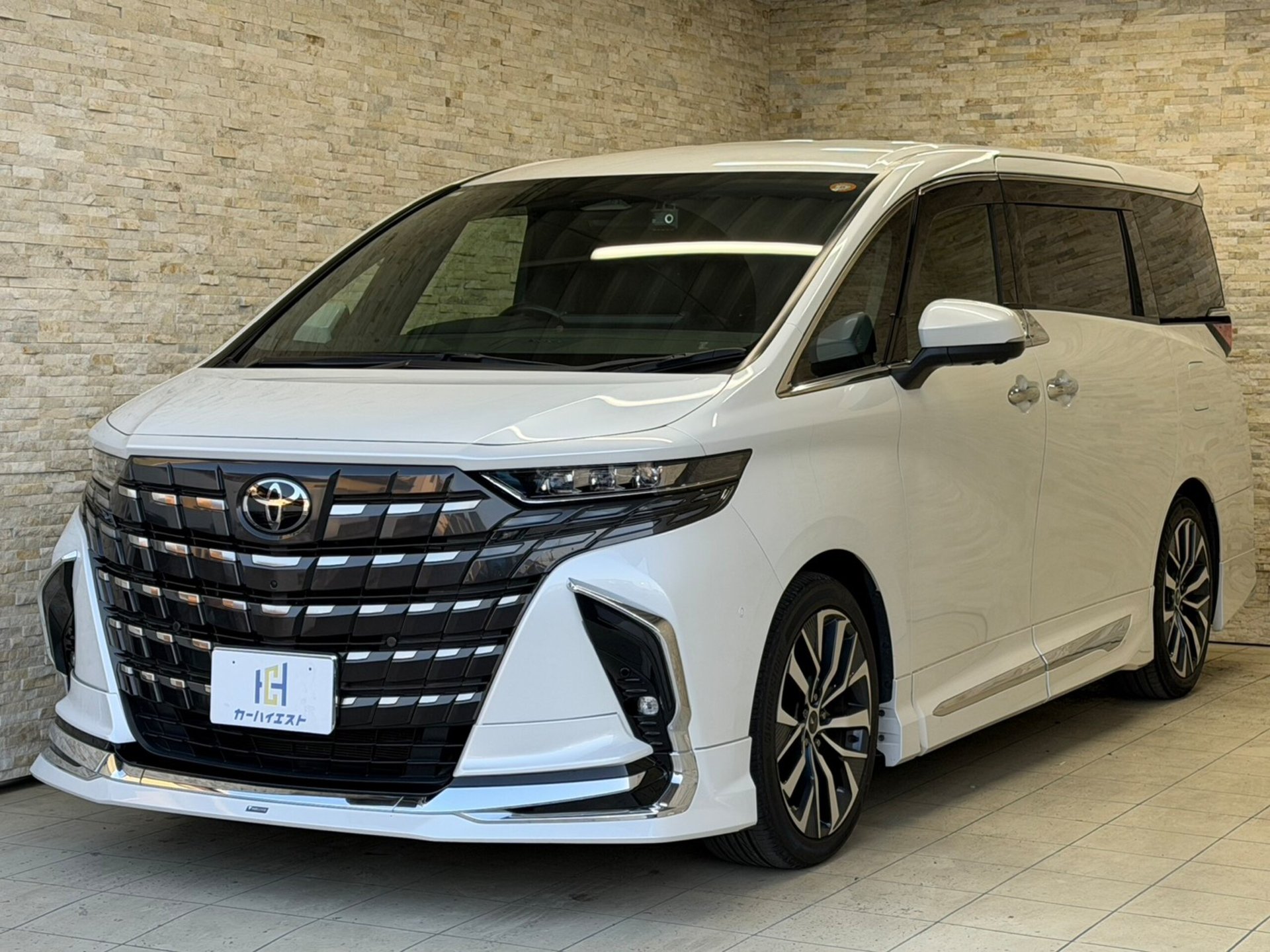 TOYOTA ALPHARD - View 1