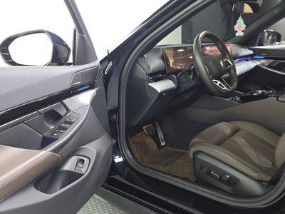2024 BMW 5 SERIES 照片 10