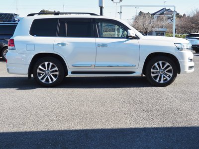 TOYOTA LAND CRUISER 200 - 9