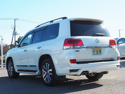 TOYOTA LAND CRUISER 200 - 6