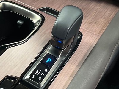 صورة مصغرة 23 لـ 2023 Lexus RX