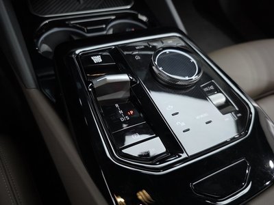 2023 BMW 5 SERIES — миниатюра 12