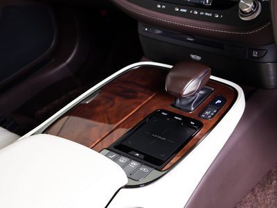 صورة مصغرة 48 لـ 2019 Lexus LS